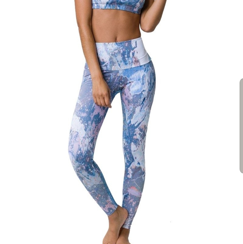 ONZIE HIGH RISE LEGGING LOVE STONE Originally $69